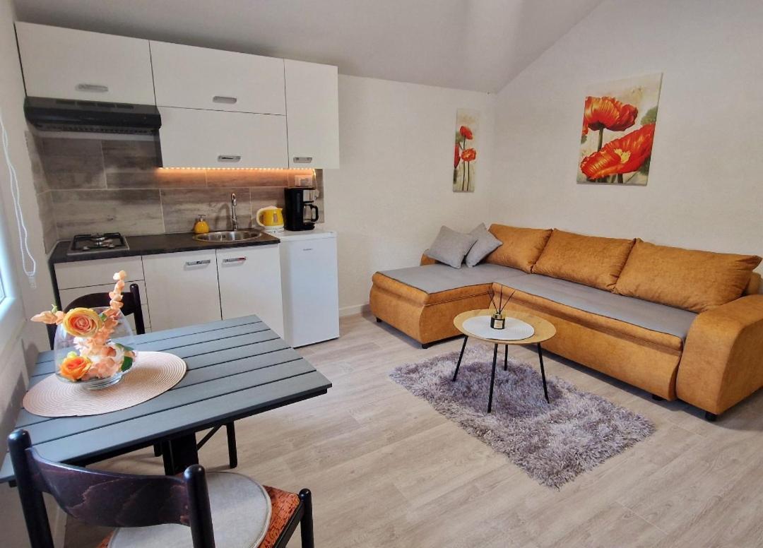 App & Beauty Loza Apartment Zambratija  Exterior photo